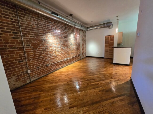 Building Photo - 1318 W Broad St