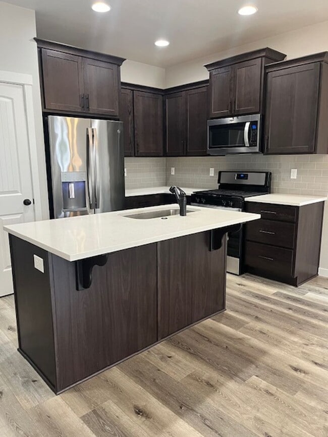 Building Photo - 3 Bedroom 2.5 Bath Newberg OR