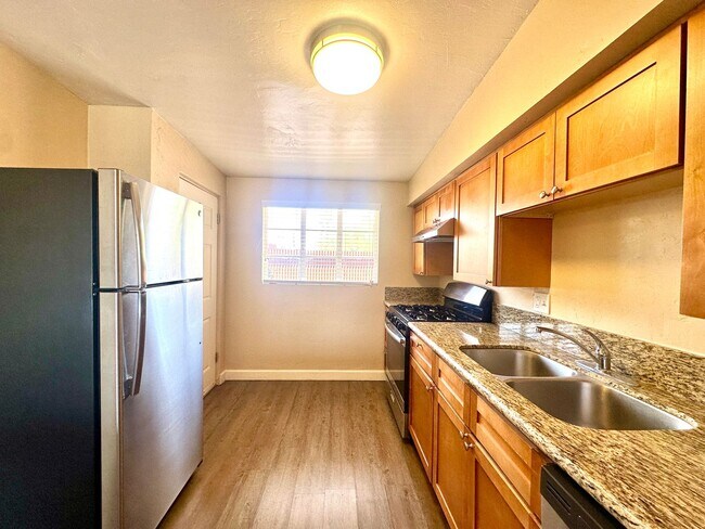 Building Photo - Desert Club Apartments