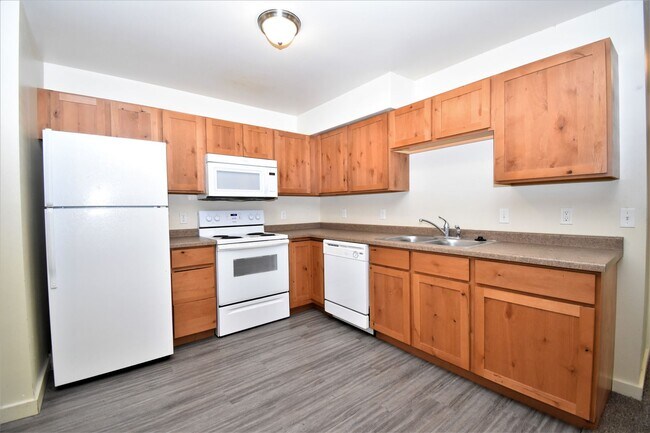 Foto del edificio - 2 Bed 1 Bath Garden Level Apartment! Easy Access to Downtown, Shopping and MSU!