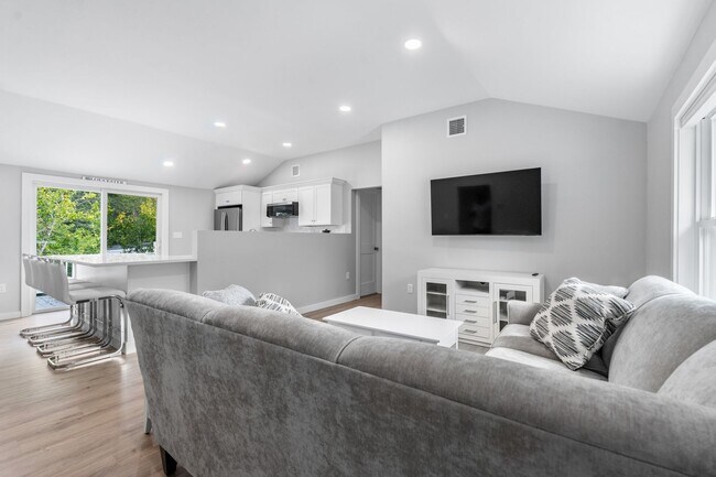 Foto del edificio - Newly renovated Winter Rental between Long Beach and Good Harbor!