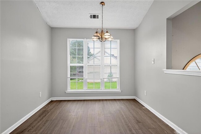 Building Photo - 5470 Twin Lakes Dr