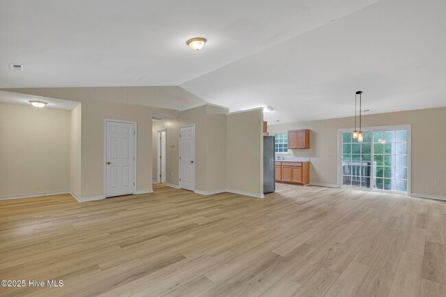 Building Photo - 394 White Sand Rd