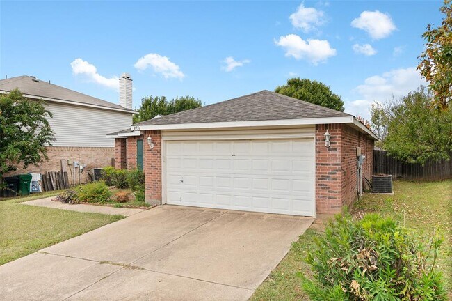Building Photo - 8716 Swan Park Dr