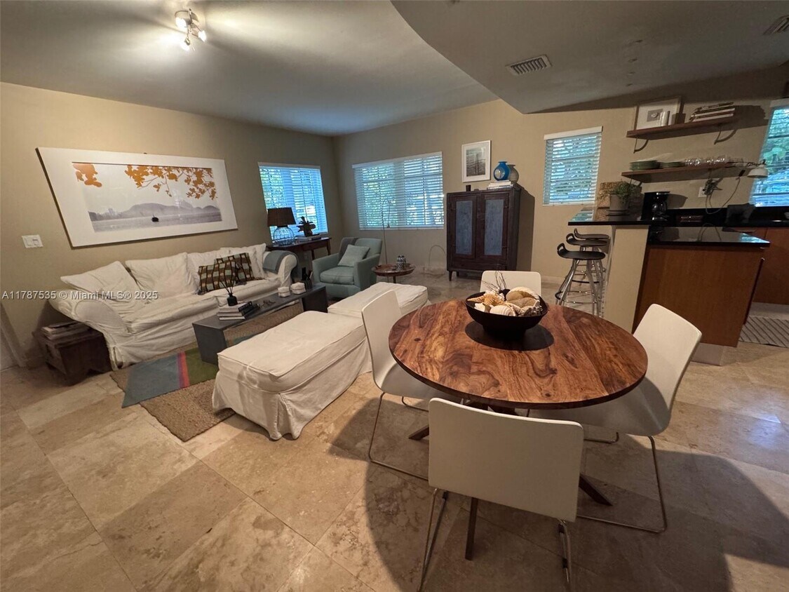 Foto principal - 234 Meridian Ave