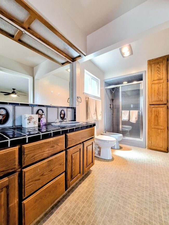 Building Photo - Beautiful 3bd Single Story House on One of...