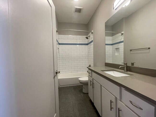 Foto del edificio - 1432 W 21st St