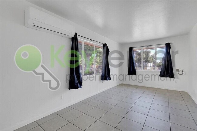 Foto del edificio - 4806 Yosemite Ave