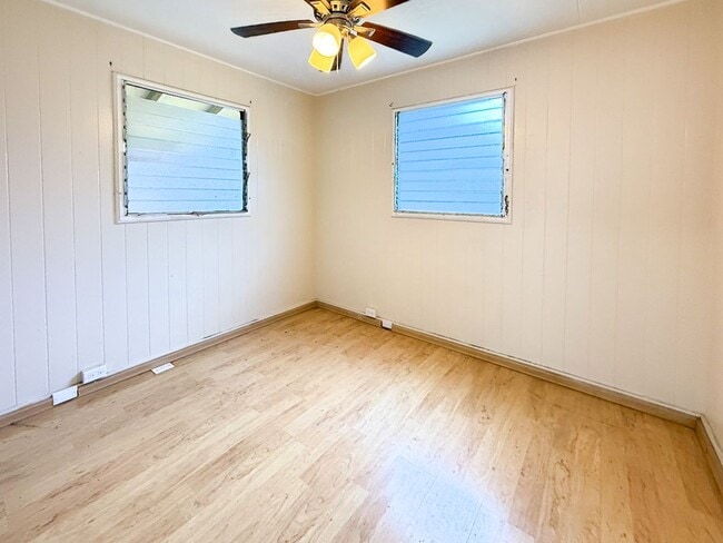 Building Photo - Charming 3-Bedroom Home with Massive Yard in Urban Honolulu!