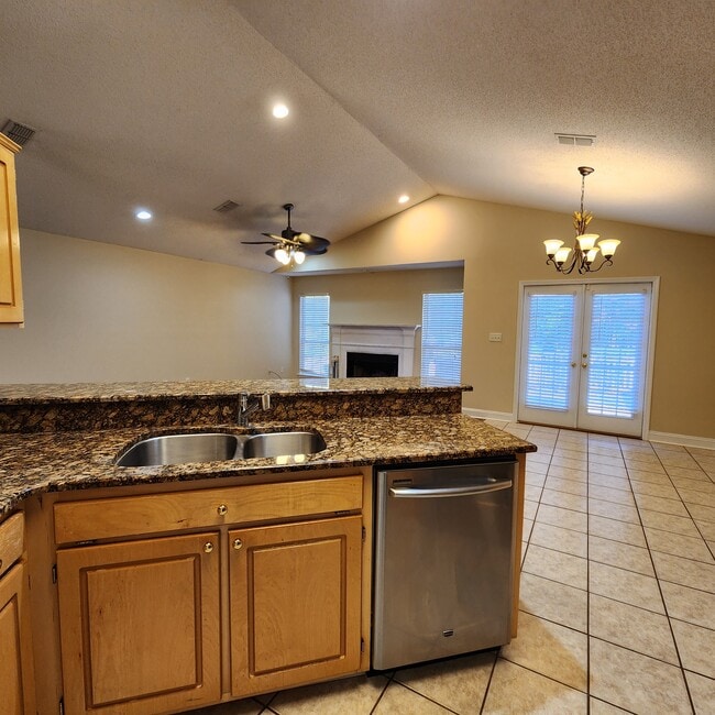 Building Photo - 3631 Club Dr
