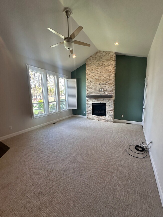 Foto del edificio - 1471 E Summerheights Dr