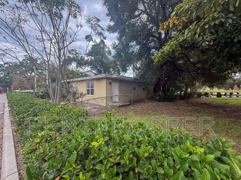 Photo - 810 Eresken Ave