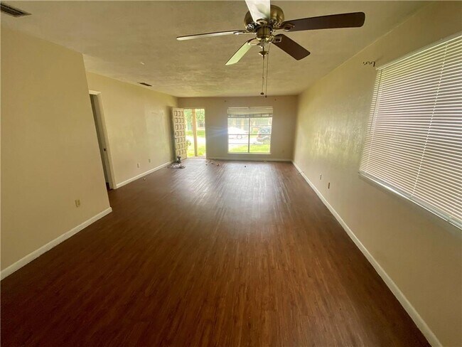 Foto del edificio - 5025 Meandering Ln