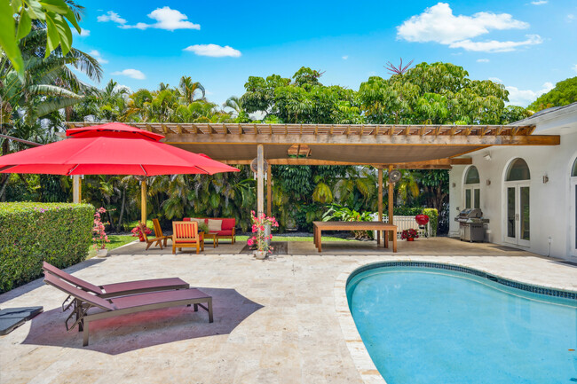 Building Photo - 530 Sabal Palm Rd