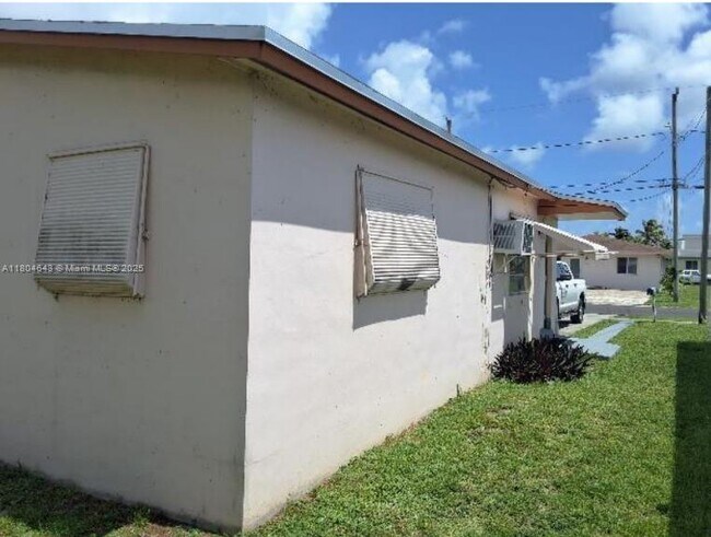 Foto del edificio - 504 NW 7th Ct
