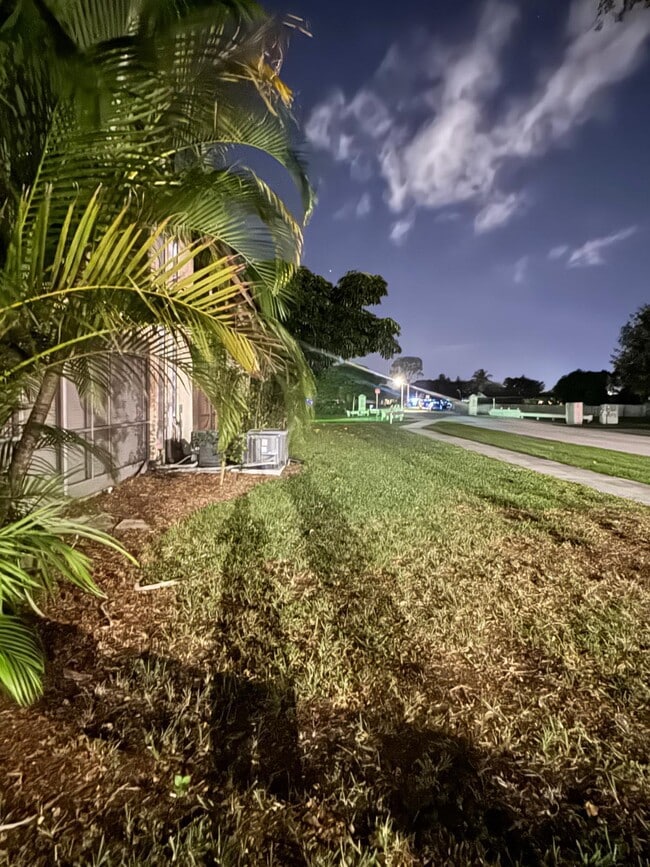 Building Photo - 10821 N Military Trl