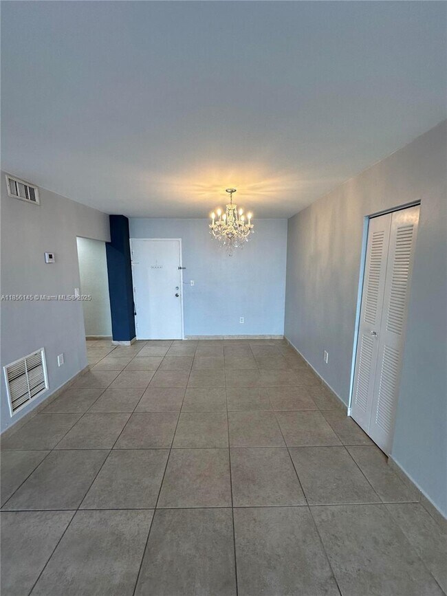 Foto del edificio - 1865 79th Street Causeway