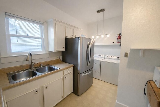 Building Photo - 4213 Avenue C