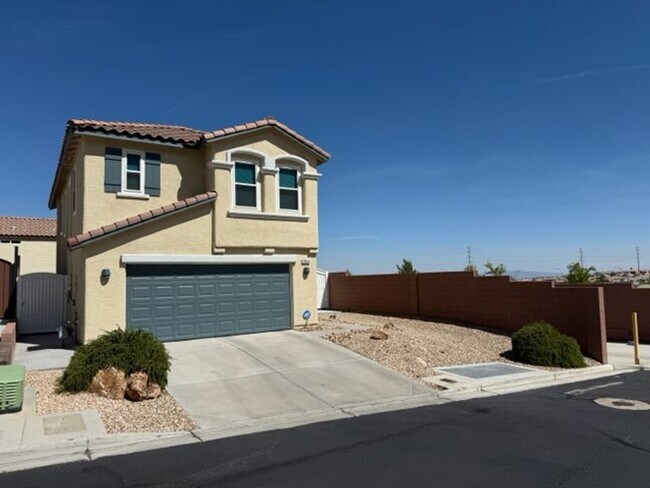 Building Photo - Spacious 4-Bedroom Home with Loft, Views &...