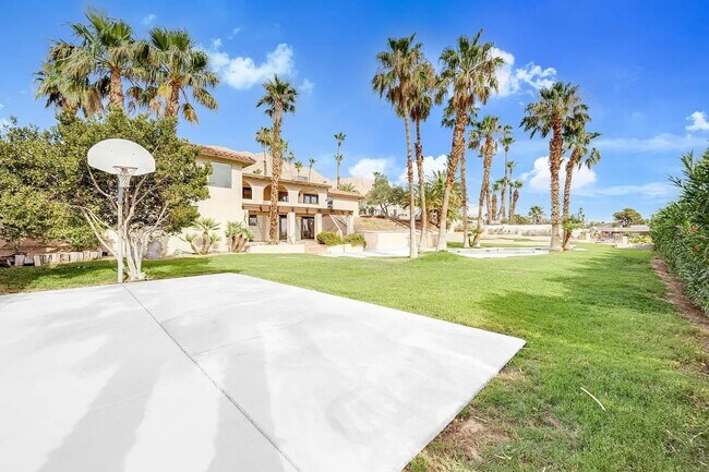 Building Photo - Spanish-style two-story residence with pan...