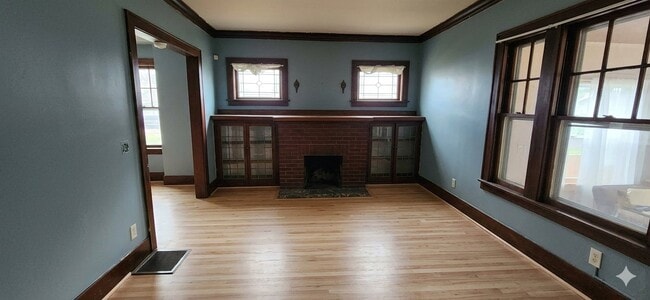 Building Photo - 273 Spruce Ave