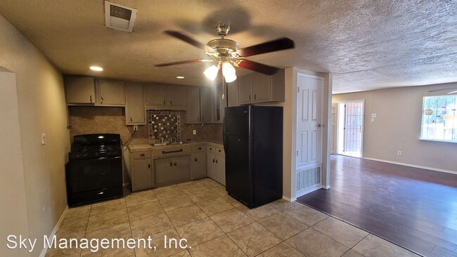 Building Photo - 3 br, 1.5 bath House - 7121 Isleta Blvd. SW