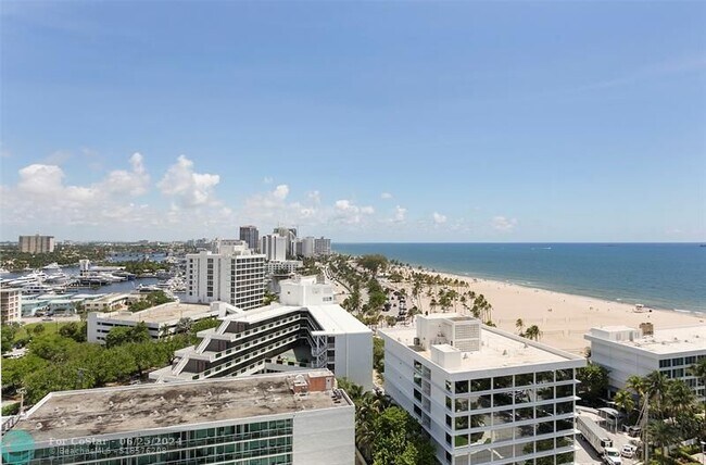 Building Photo - 3000 Holiday Dr