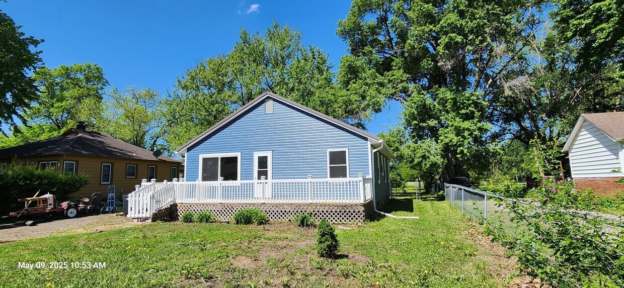 Foto principal - Beautiful updated home in desirable Perry, KS