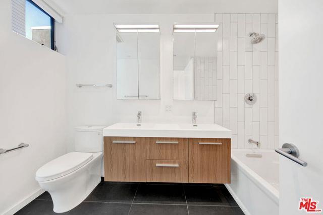 Foto principal - 3726 1/2 Vinton Avenue, Los Angeles, CA 90...