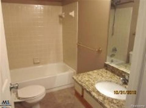 Building Photo - 15022 Island Dr
