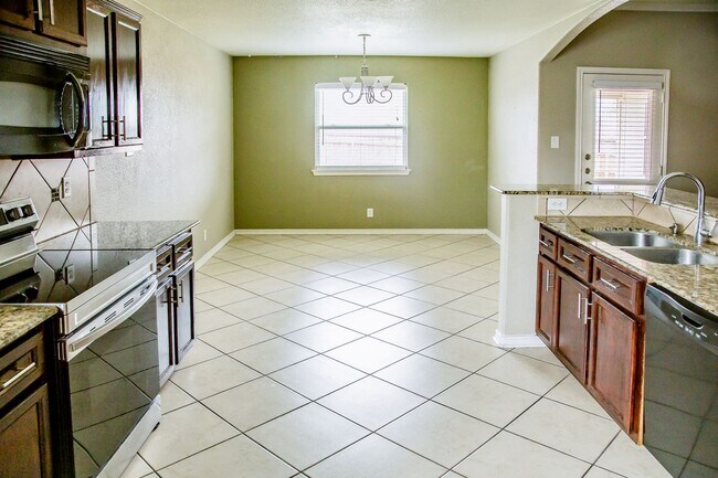 Foto del edificio - For Lease – $2,100/month | $2,250 Security...