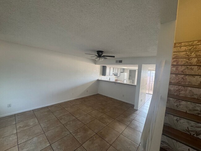 Foto del edificio - 4828 W Orangewood Ave