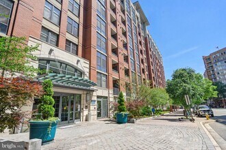 Building Photo - 1021 N Garfield St