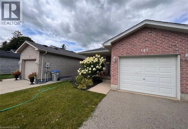 Building Photo - 167 Maitland St