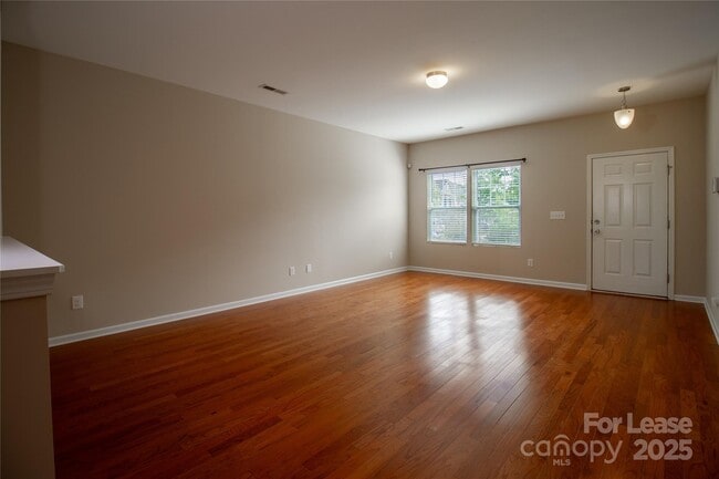 Building Photo - 824 Summerlake Dr