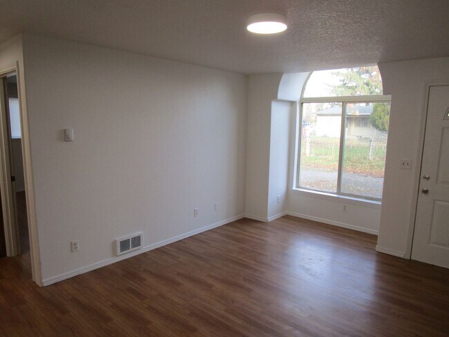 Foto del edificio - 2 Bedroom Duplex Near Library - Water/Sewe...