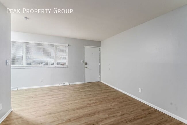 Foto del edificio - 558 Riverview Dr