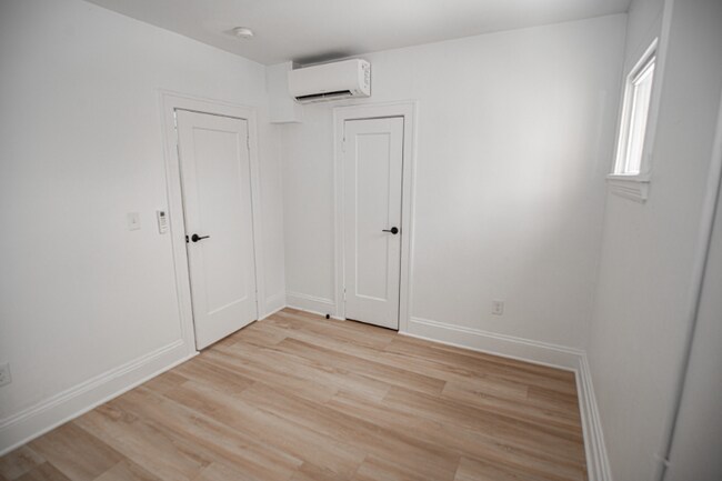 Foto del edificio - 1388 W 83rd St