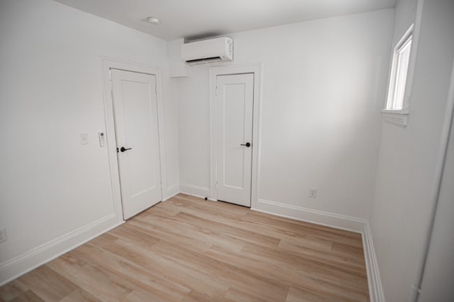 Building Photo - 1388 W 83rd St