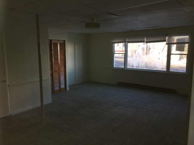 Building Photo - 1100 Centre St