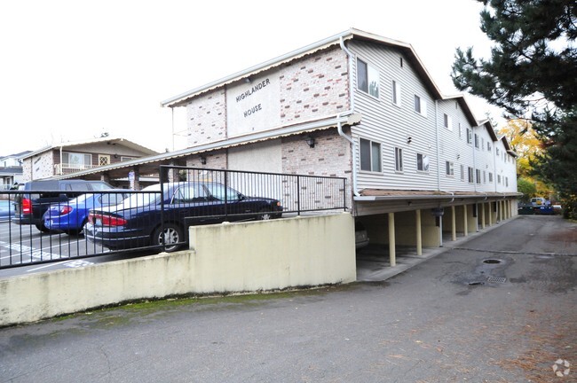 Building Photo - Highlander Apartments