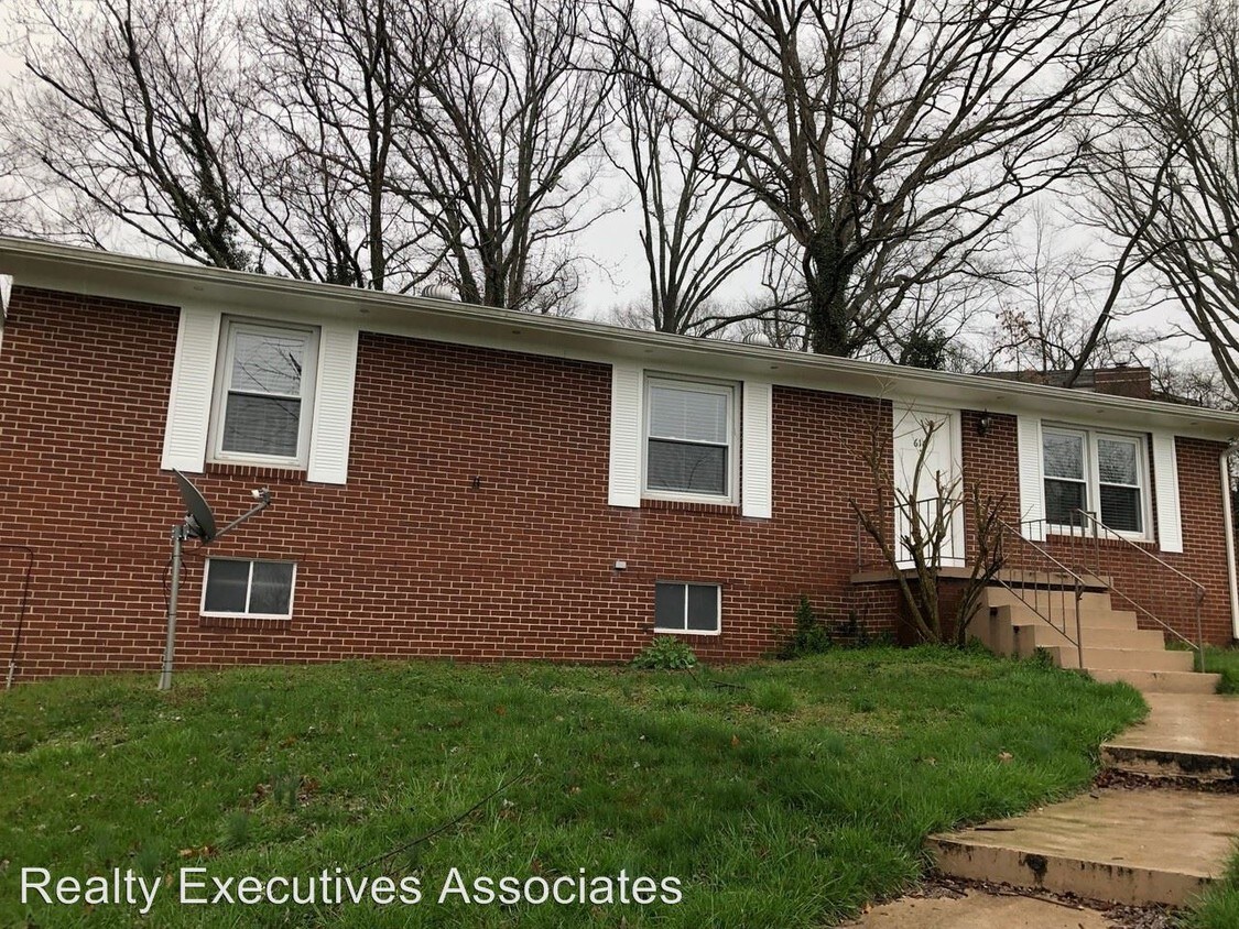 3 br, 1.5 bath House 616 Weldon Drive House Rental in Maryville, TN
