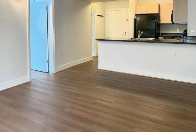 Short Walk to the Wharf! - Professionally Managed and Spacious 1BR With Monument Views - Short Walk to the Wharf! - Professionally Managed  and Spacious 1BR With Monument Views House