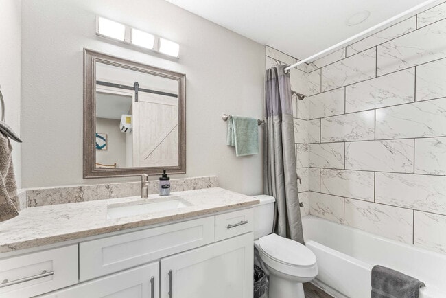 Foto del edificio - 1211 W 8th St