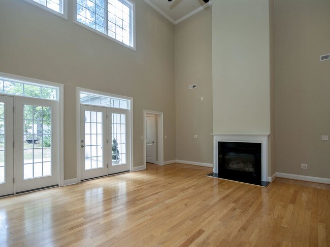 Building Photo - 227 Castellan Dr