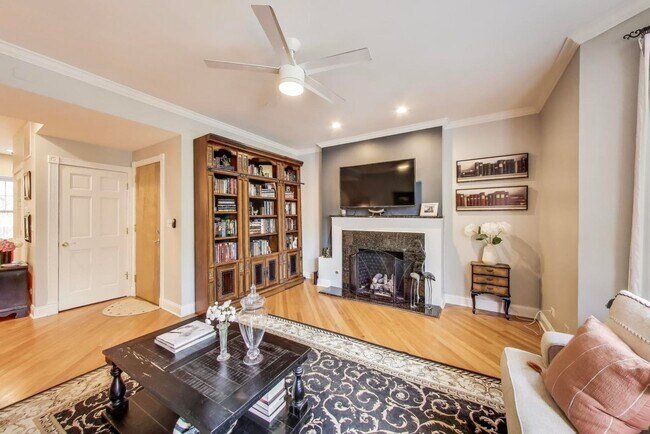 Foto del edificio - 5325 S Harper Ave