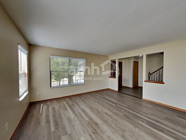 Foto del edificio - 180 Shaleridge Dr