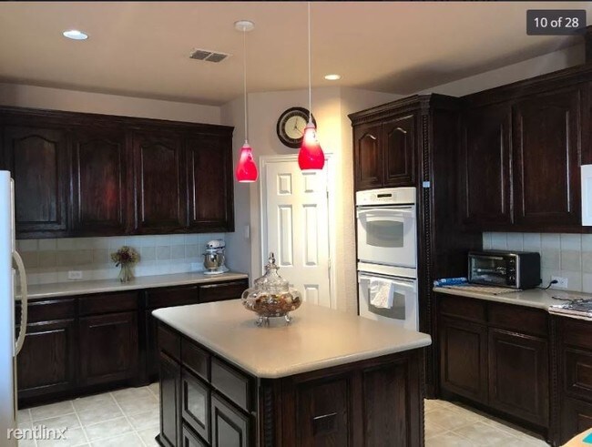 Building Photo - 5 br, 4 bath House - 1009 Highfield Trl