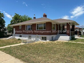 Building Photo - 1082 Doxey St