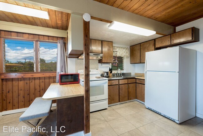 Building Photo - 3 br, 2 bath House - 2620-B Hoonani Road